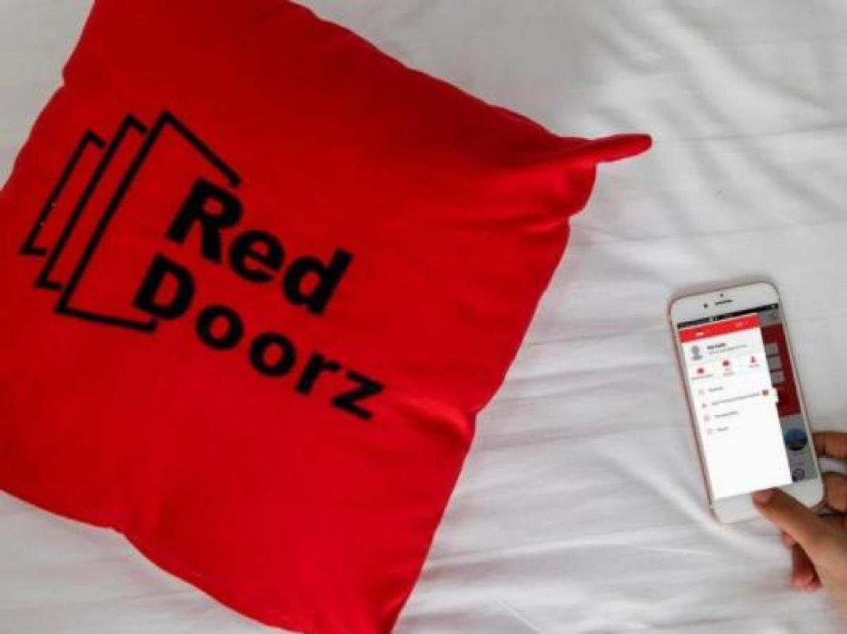 Готель Reddoorz At Omah Wetan Sawojajar Маланг Екстер'єр фото